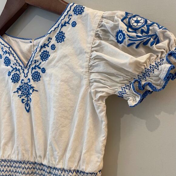 Mini Boden Embroidered Shirred Dress Floral Smocked Spring Vanilla Pod Blue 4-5Y - Picture 3 of 13